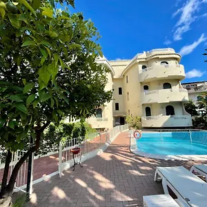  Apartahotel Nettuno Italia