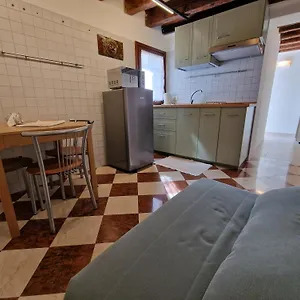 Veneziacentopercento Apartments&rooms Italia